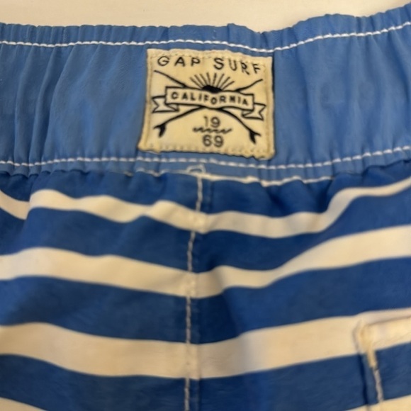 Bundle (2) boys swim trunks. Gap and Cat&Jack. Multi colored. Lined. Size S 6-7. - Picture 4 of 8